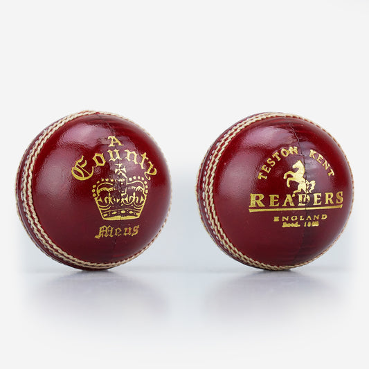 READERS COUNTY CROWN A CRICKET BALL