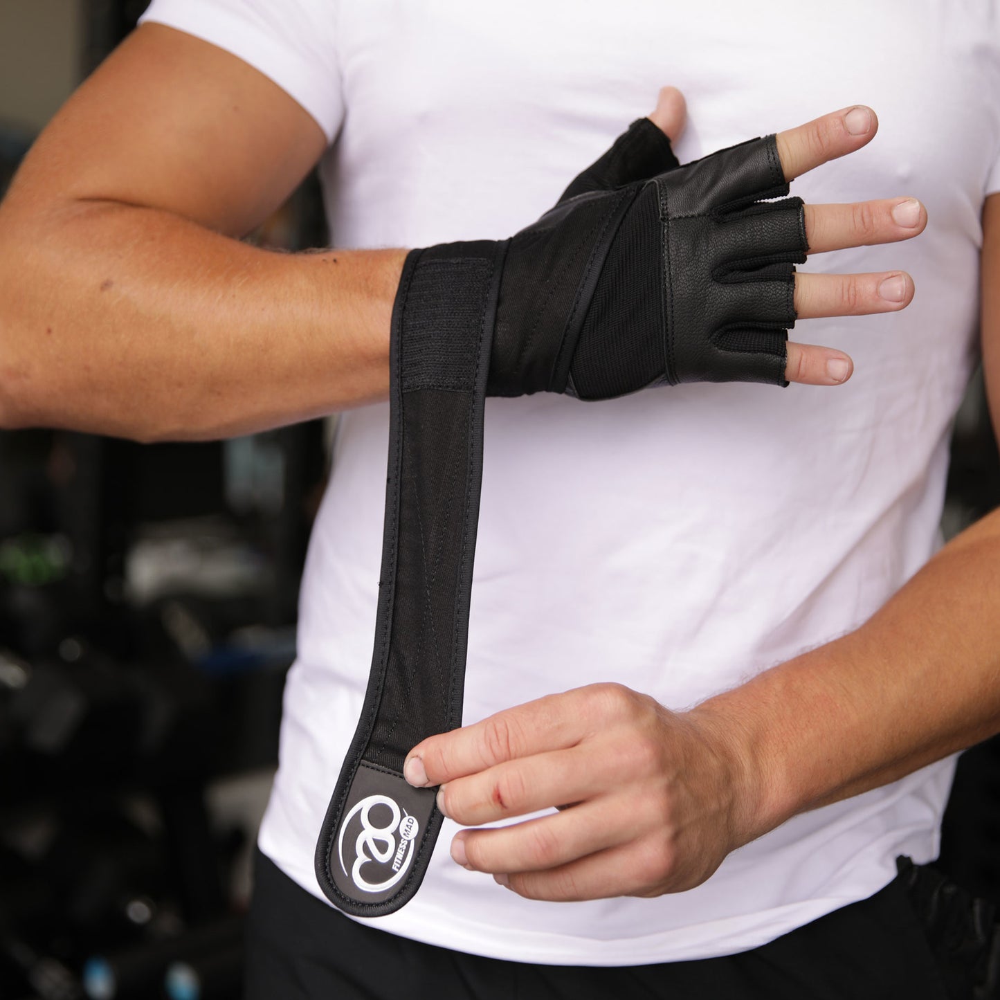 FITNESS MAD WEIGHTLIFTING GLOVES WITH WRIST WRAPS